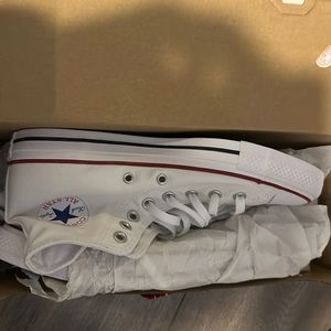 Brand new men’s 7.5 Convers never been used